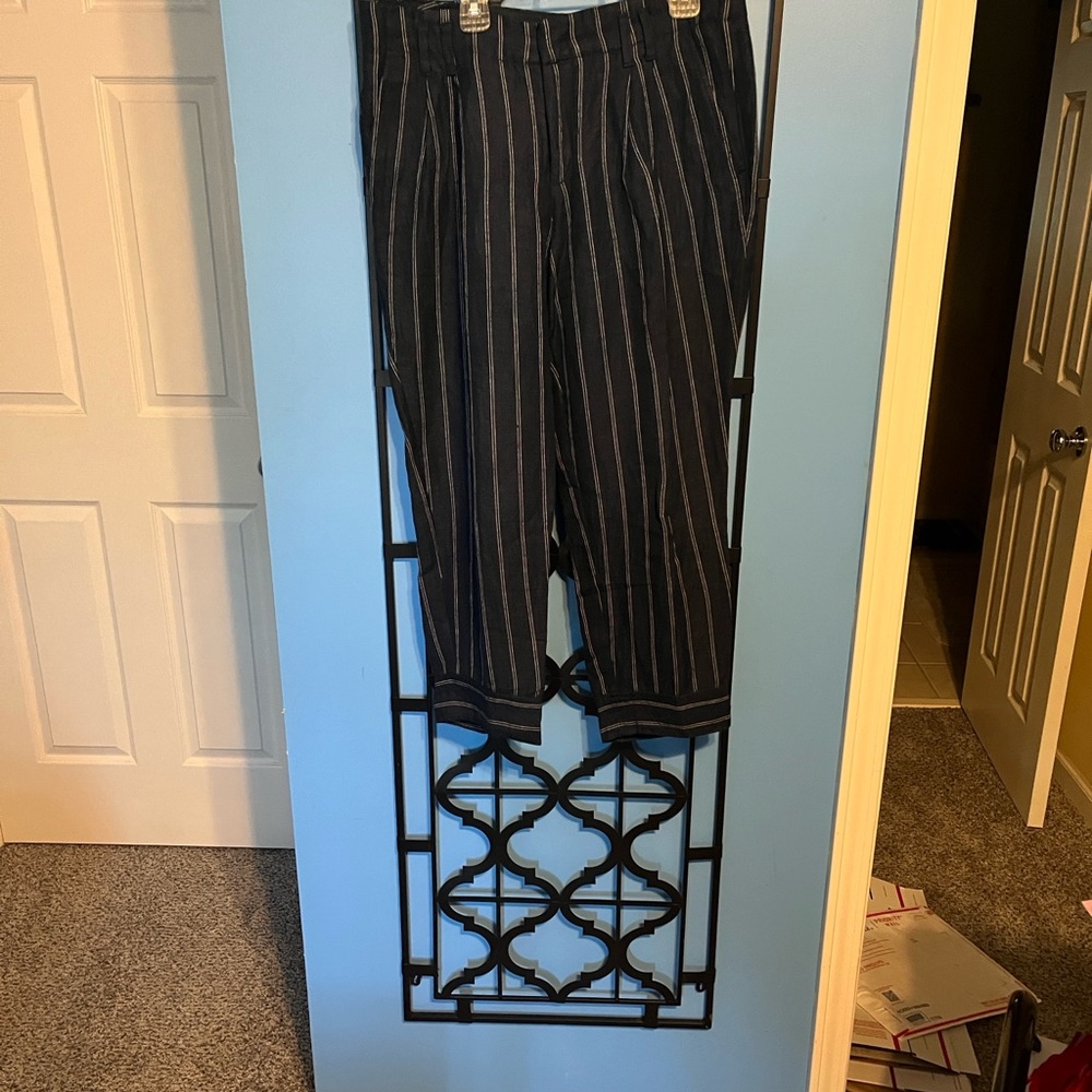 Banana Republic Navy Striped Cropped Pants, Size 4